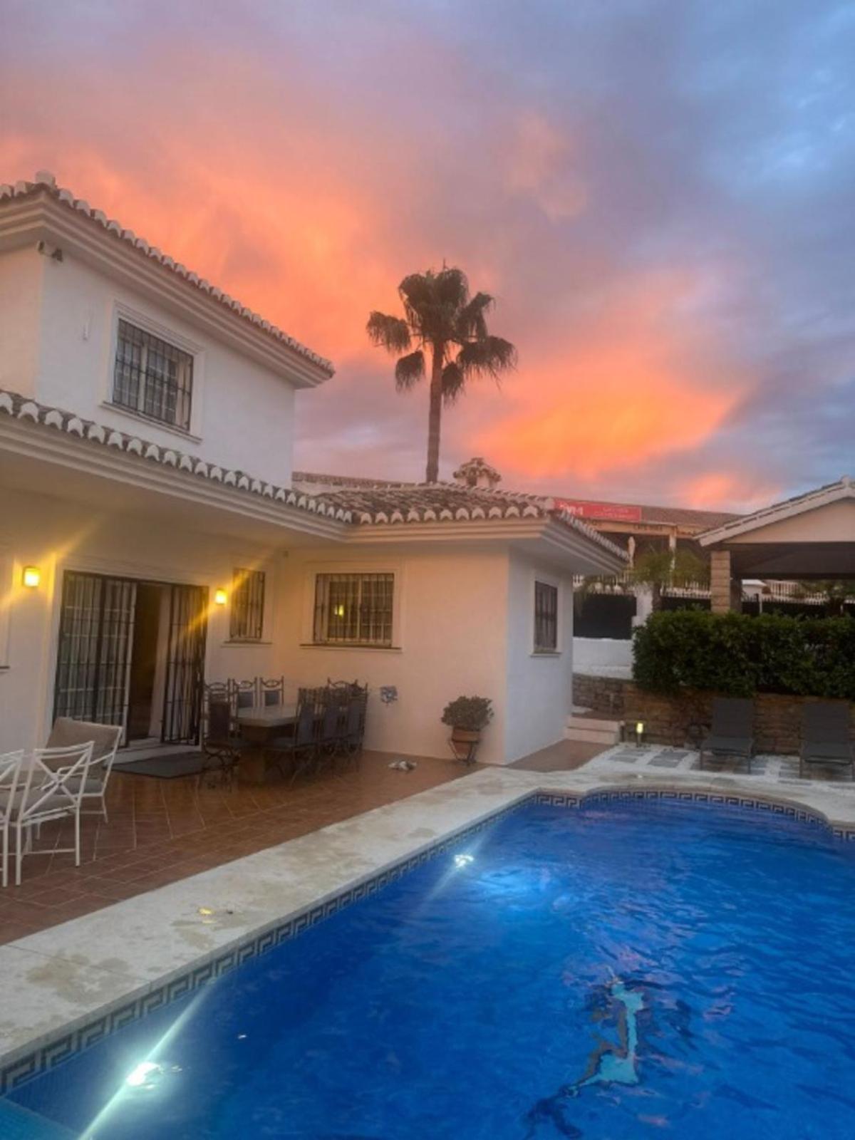 Lets In The Sun - Costa Del Sol Villa *